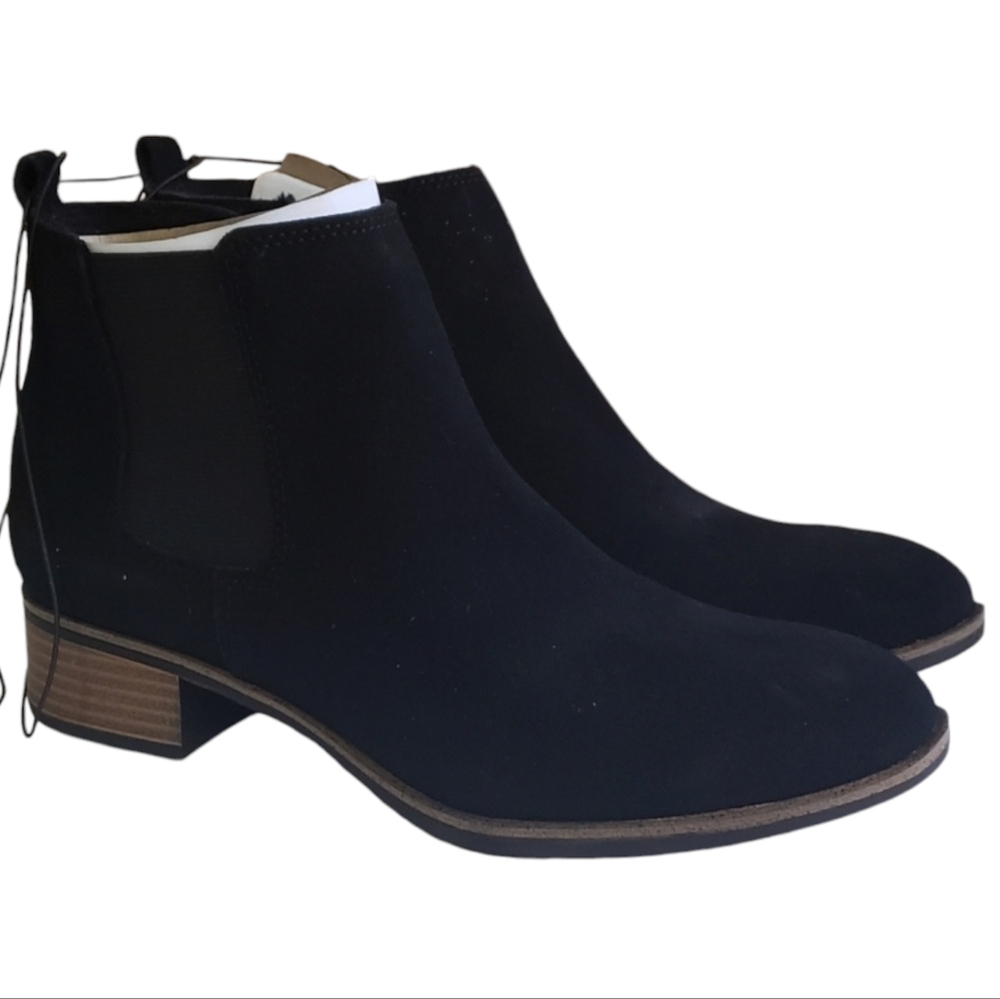 White Mountain Black Chelsea Ankle Boots with Stacked Heel